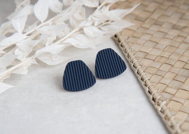 Dark blue trapezoid stud earrings - Rebekraft